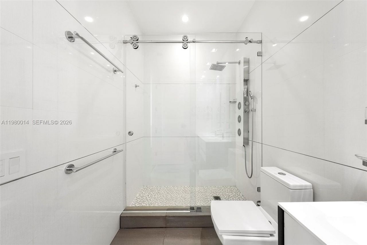 822 Meridian Ln , Hollywood, FL 33019 Photo