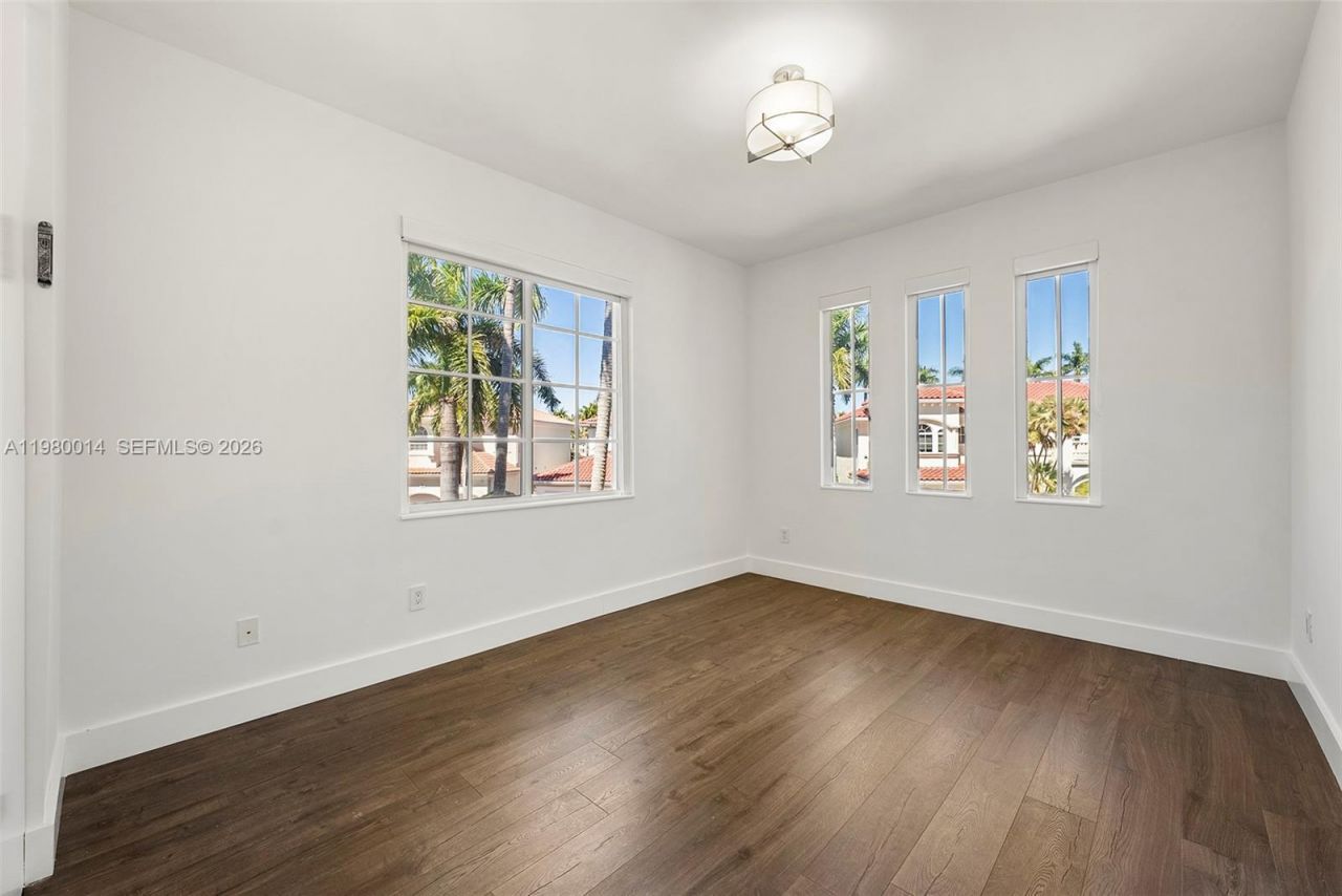 822 Meridian Ln, Hollywood, FL 33019 Photo