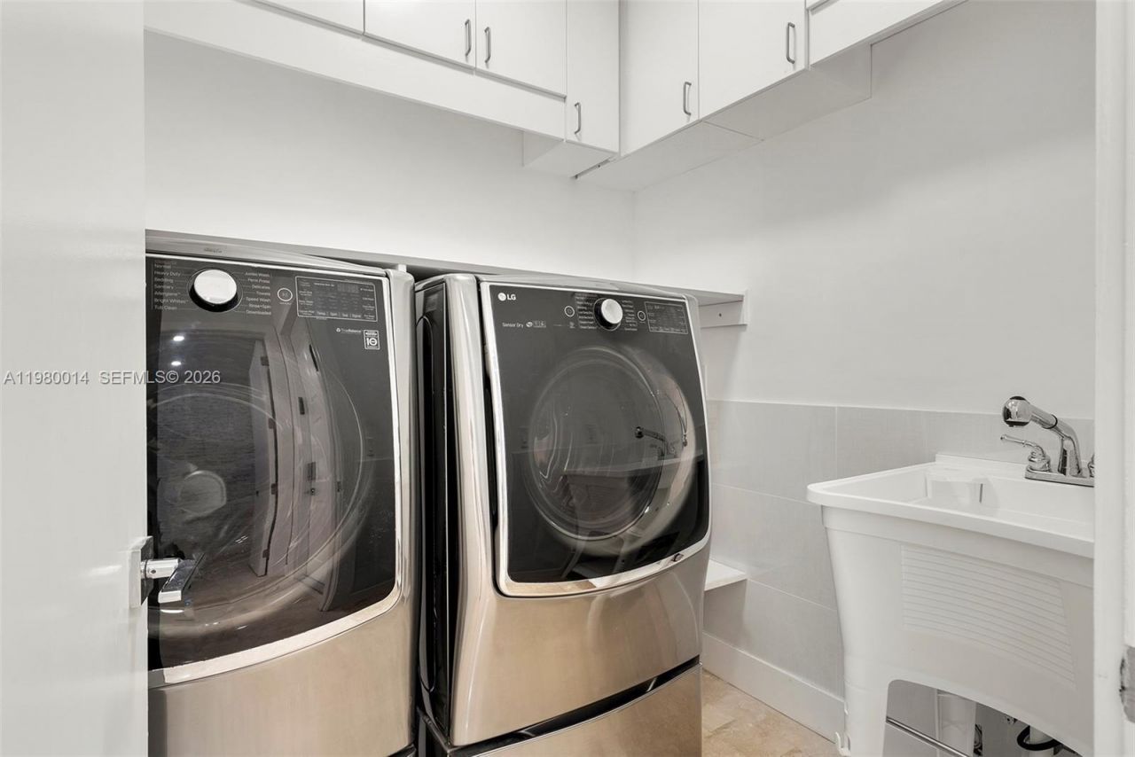 822 Meridian Ln , Hollywood, FL 33019 Photo