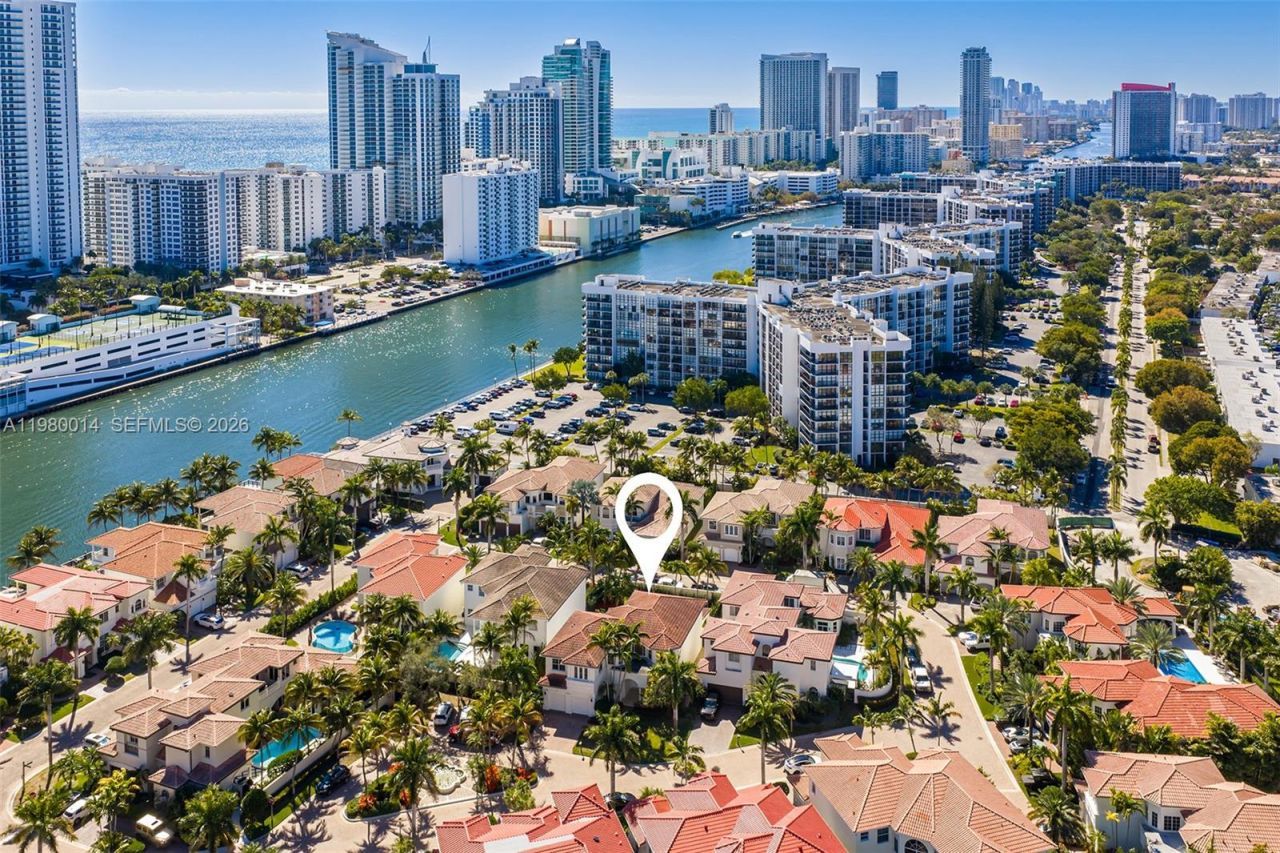 822 Meridian Ln , Hollywood, FL 33019 Photo