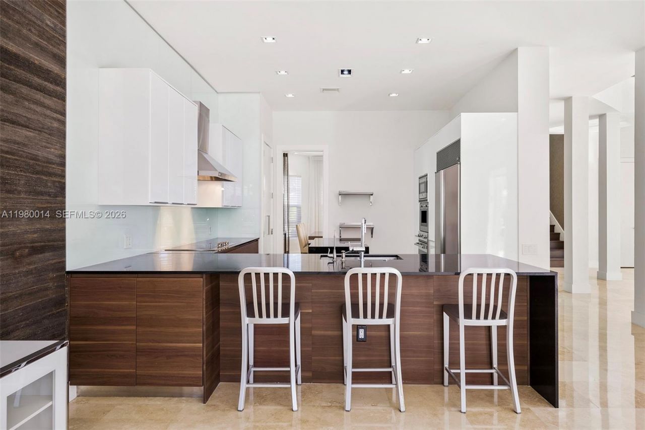 822 Meridian Ln , Hollywood, FL 33019 Photo