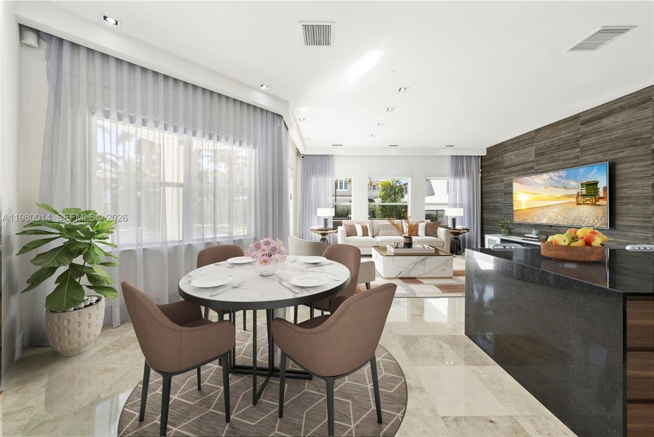 822 Meridian Ln, Hollywood, FL 33019 Photo