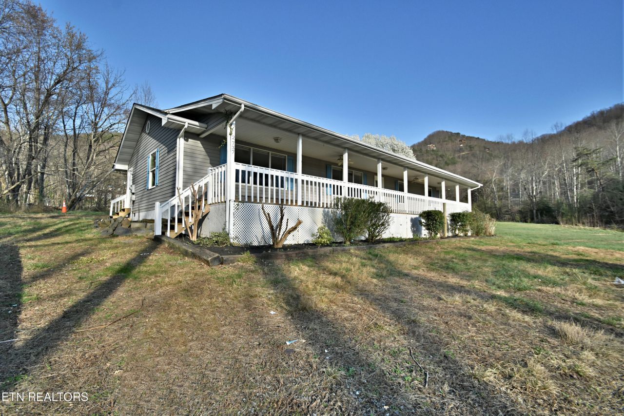 2737 Clabo Rd, Sevierville, TN 37862 Main Photo