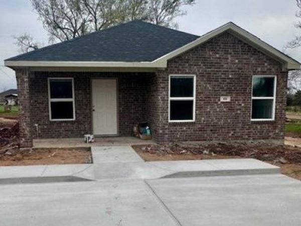 609 E Wolf Street , Madill, OK 73446