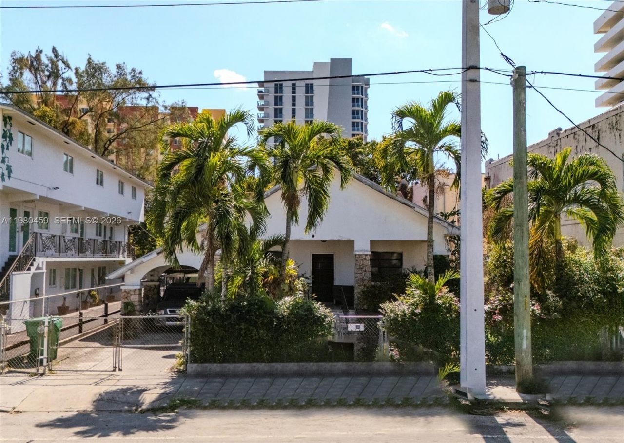 566 NW 1st St , Miami, FL 33128 Photo