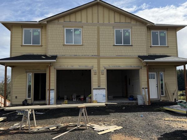 608 NE Kerns Dr, Dallas, OR 97338