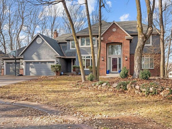 6340 Summit Circle, Chanhassen, MN 55317