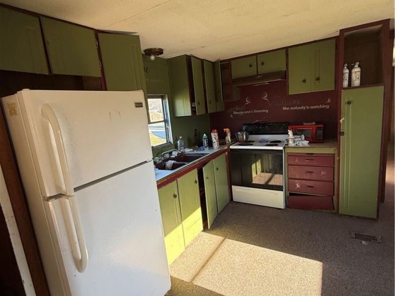 201 Pear Street, Unit 9, Bethesda, OH 43719 Photo 2