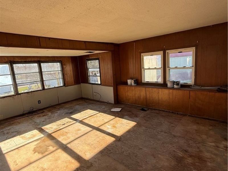 201 Pear Street, Unit 9, Bethesda, OH 43719 Photo 3