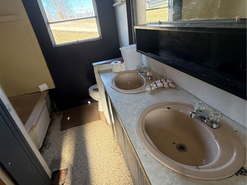 201 Pear Street, Unit 9, Bethesda, OH 43719 Photo 4