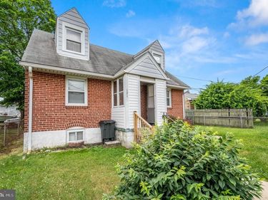 121 N GOVERNOR PRINTZ BOULEVARD, ESSINGTON, PA 19029