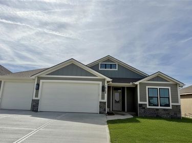 13735 NW 70th Street, Parkville, MO 64152