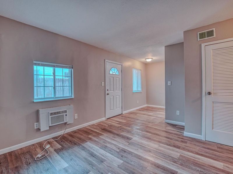 2735 Joyce Avenue , Unit B, Columbus, OH 43211 Photo 4