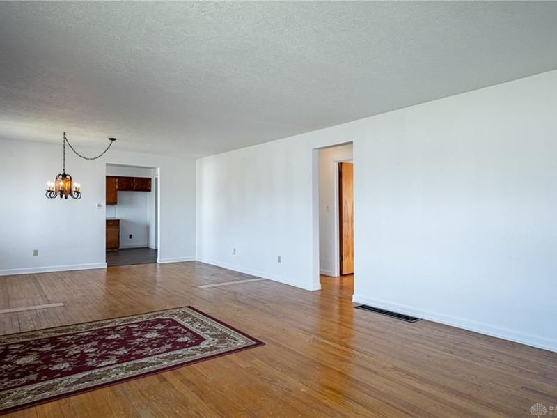 5008 Dinsmore Road, West Carrollton, OH 45449 Photo 3