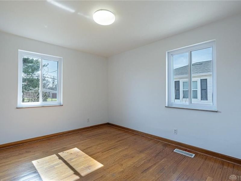 5008 Dinsmore Road, West Carrollton, OH 45449 Photo 8