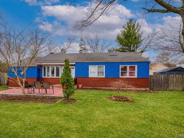 10 Sinclair Drive, Greenlawn, NY 11740