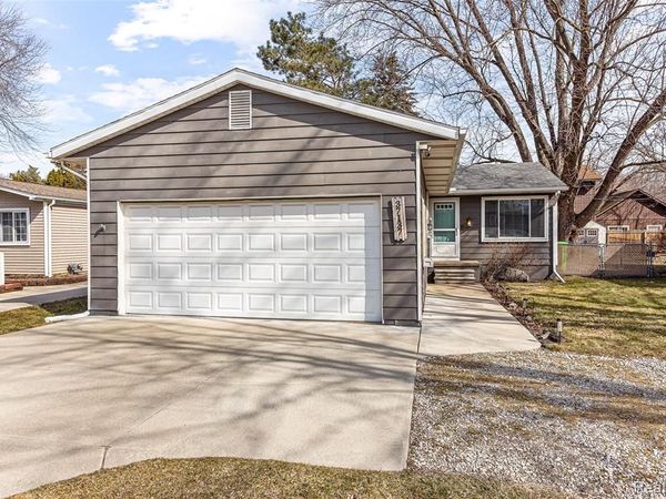 37137 Jefferson Avenue, Harrison Twp, MI 48045