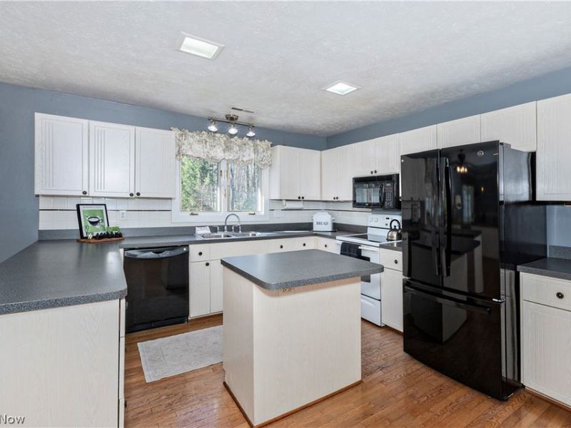 14988 Surrey Downs Drive , Novelty, OH 44072 Photo 9