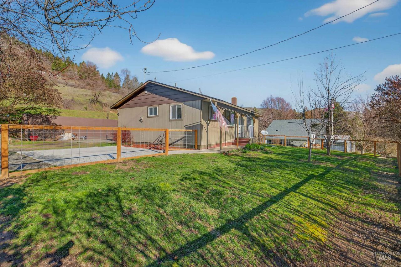 128 Old Main Street, Juliaetta, ID 83535 Main Photo