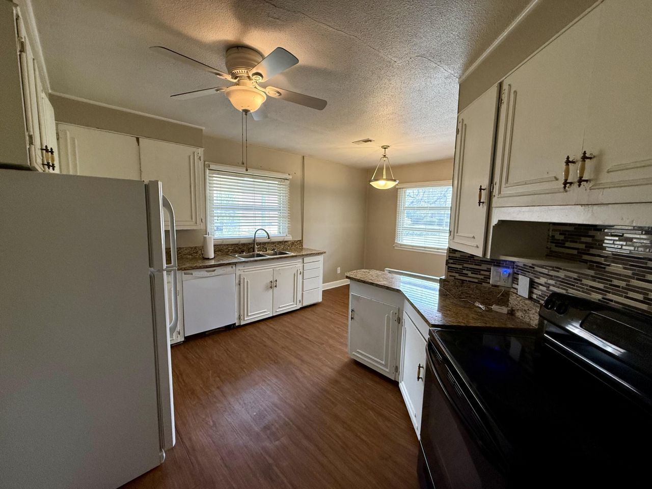 1183 Sawyer Street Photo 2