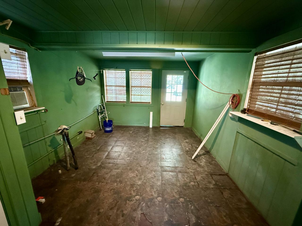 1183 Sawyer Street Photo 3