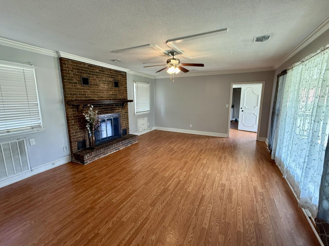 1183 Sawyer Street Photo 5