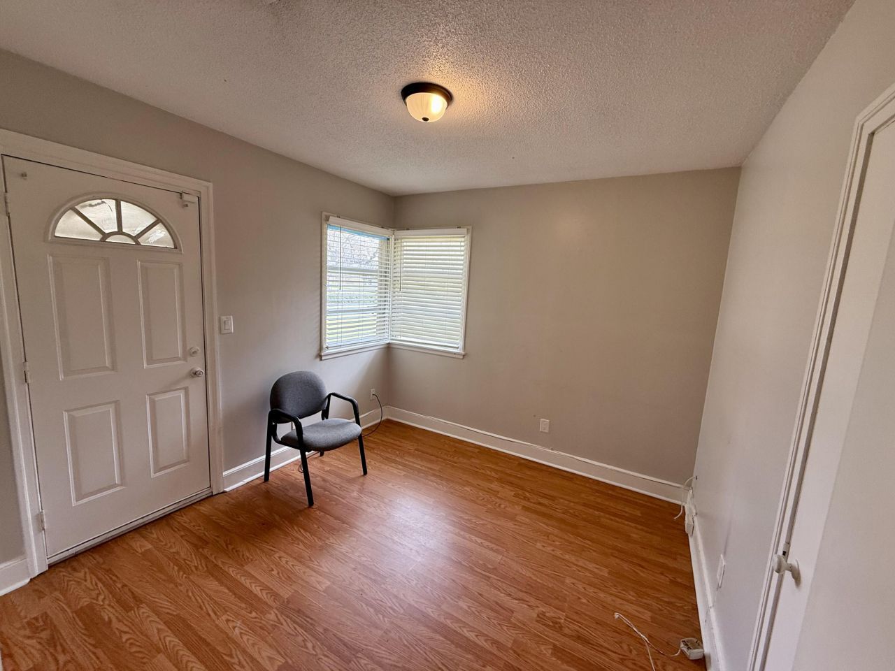 1183 Sawyer Street Photo 6