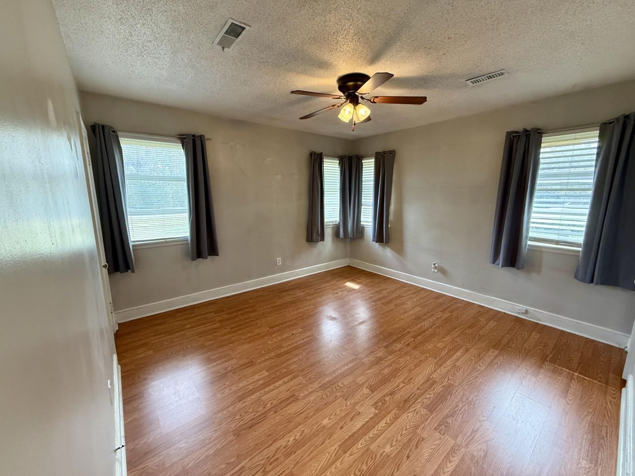 1183 Sawyer Street Photo 9