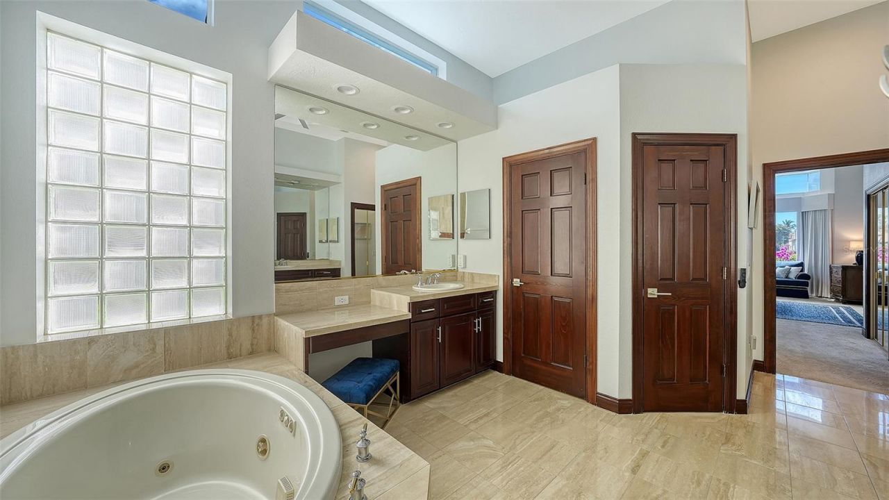 3511 Fair Oaks Court, Longboat Key, FL 34228 Photo