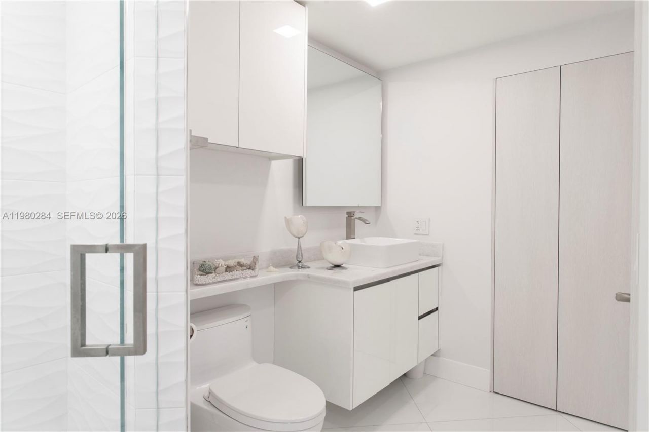 4775 Collins Ave, Unit 1007, Miami Beach, FL 33140 Photo