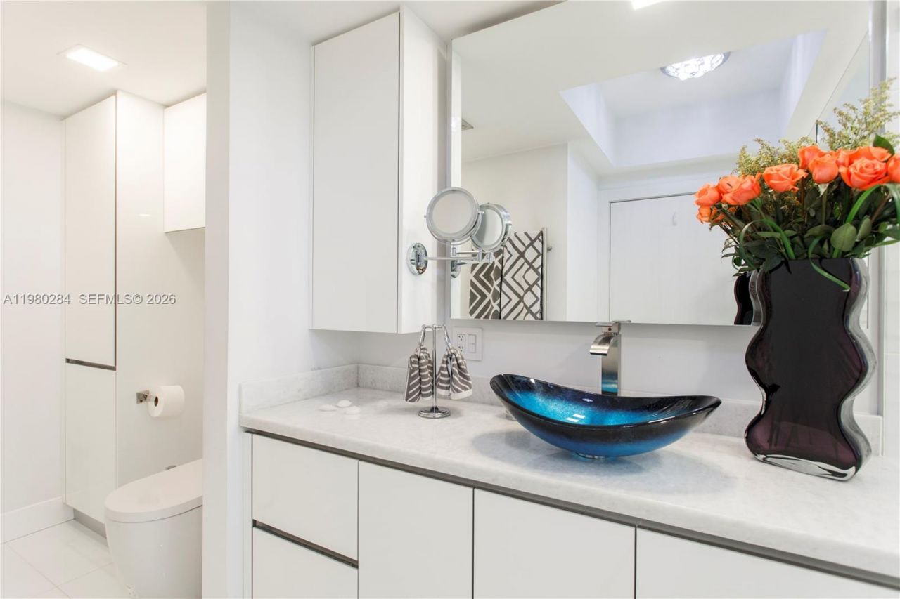 4775 Collins Ave, Unit 1007, Miami Beach, FL 33140 Photo