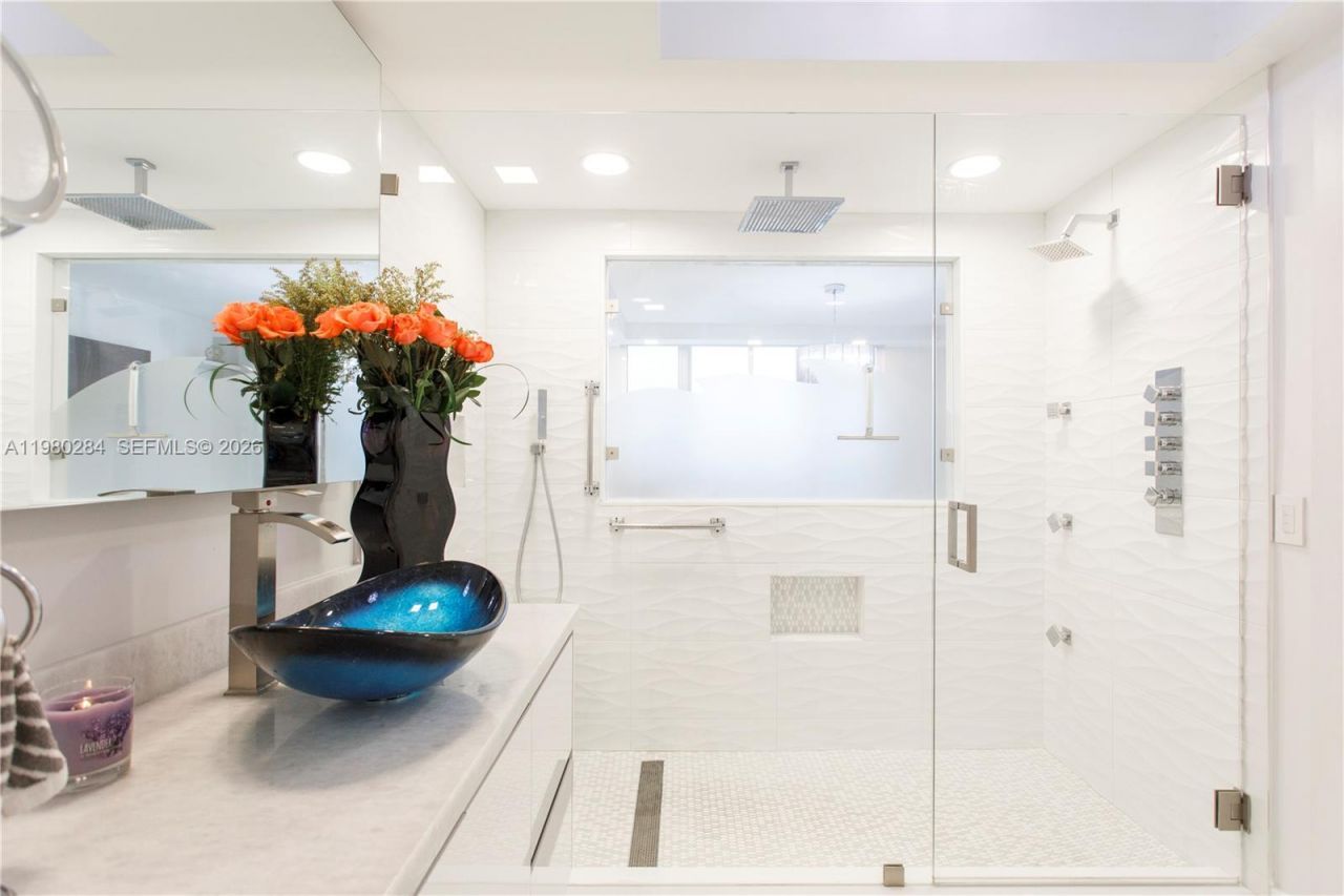 4775 Collins Ave, Unit 1007, Miami Beach, FL 33140 Photo