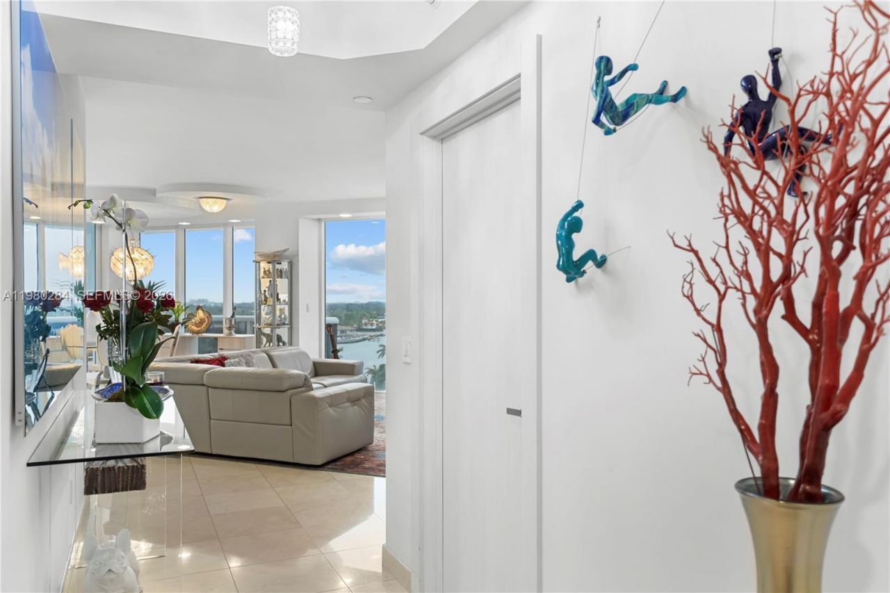 4775 Collins Ave, Unit 1007, Miami Beach, FL 33140 Photo