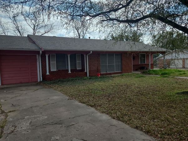 2706 Bois D Arc Street , Commerce, TX 75428