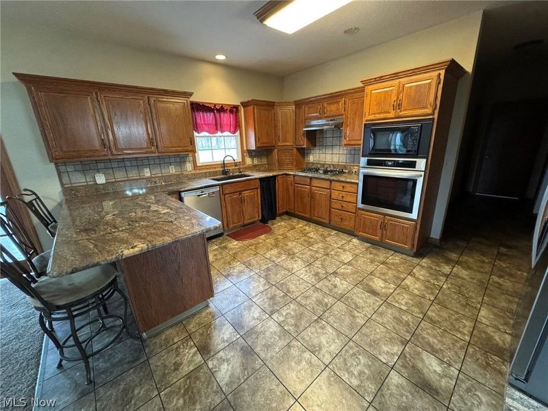 1965 Augusta Drive SE, Massillon, OH 44646 Photo 5