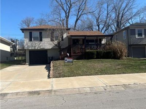 4821 N Tullis Drive, Kansas City, MO 64119