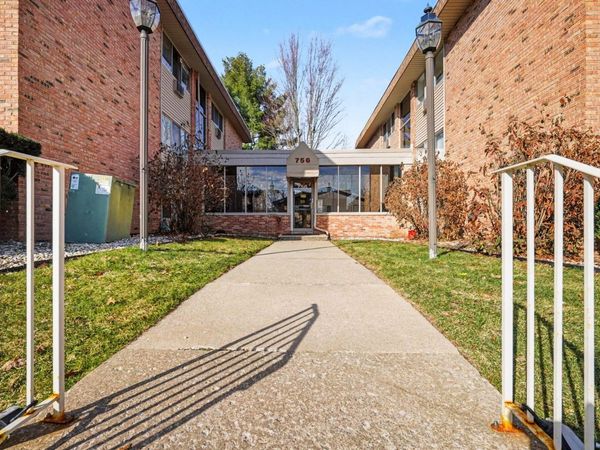 756 W Kilgore Road, Unit 302, Kalamazoo, MI 49008