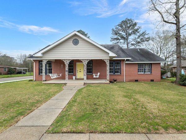 125 S 12th Ave., Hattiesburg, MS 39401