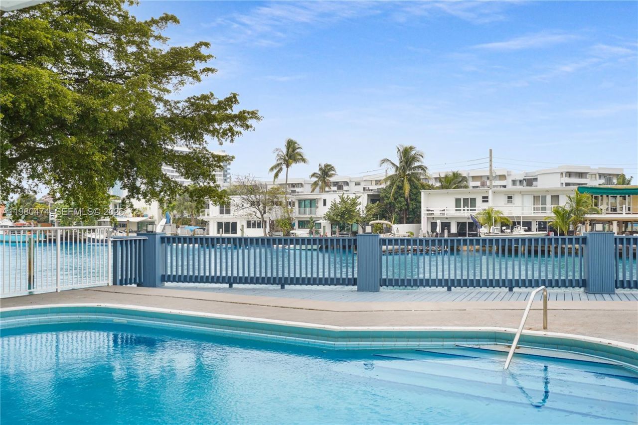 7133 Bay Dr, Unit 601, Miami Beach, FL 33141 Photo