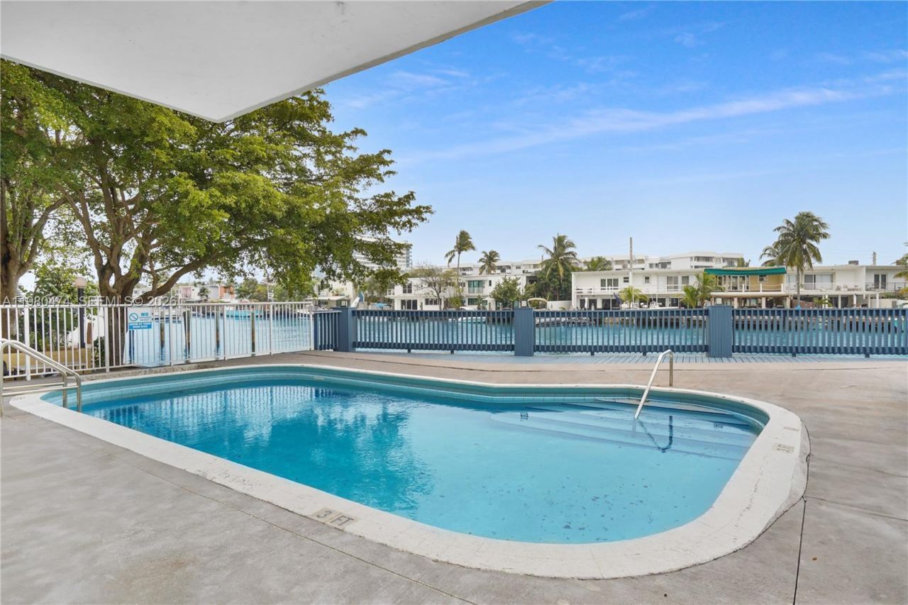 7133 Bay Dr, Unit 601, Miami Beach, FL 33141 Photo