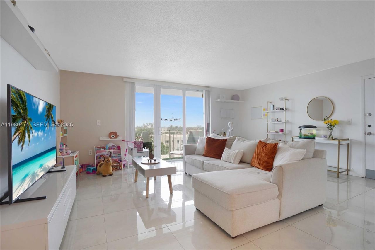 7133 Bay Dr, Unit 601, Miami Beach, FL 33141 Photo