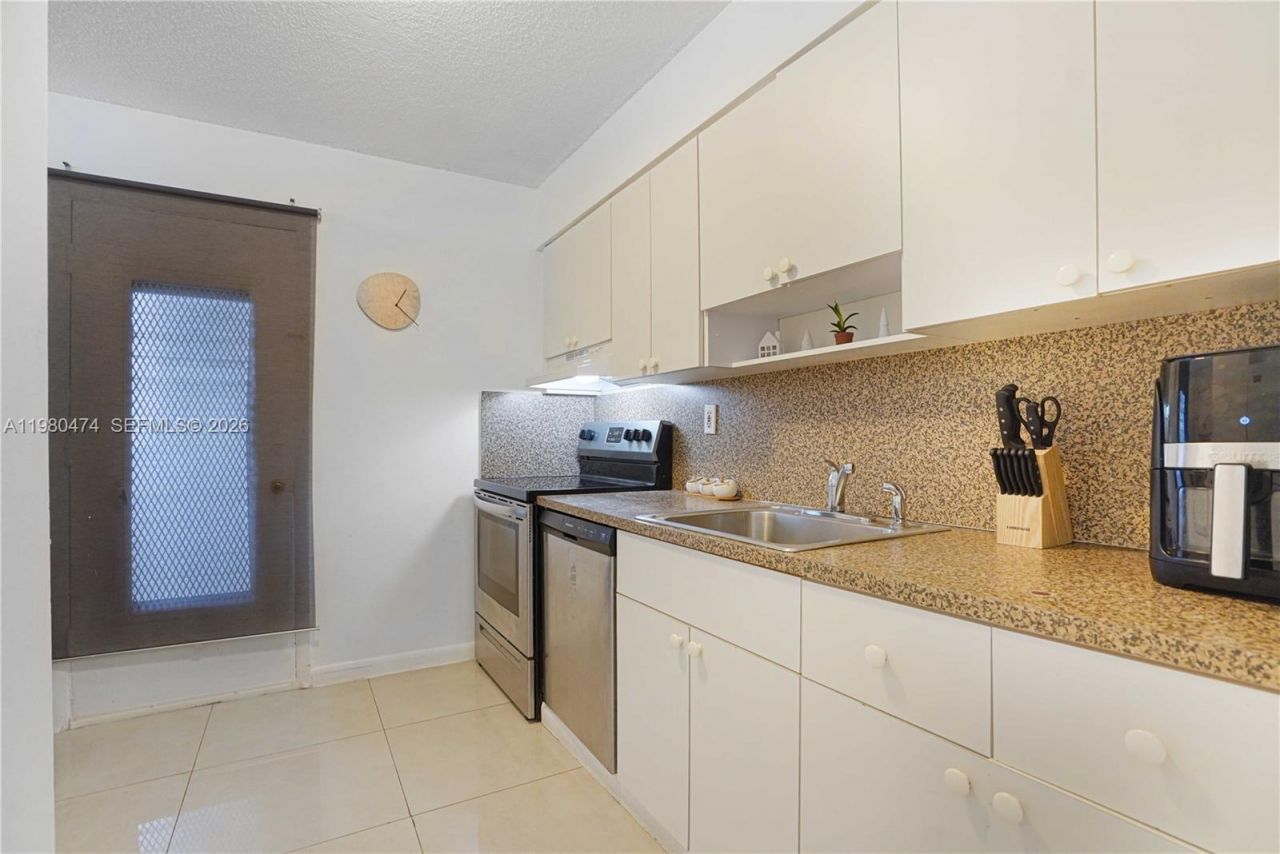 7133 Bay Dr, Unit 601, Miami Beach, FL 33141 Photo