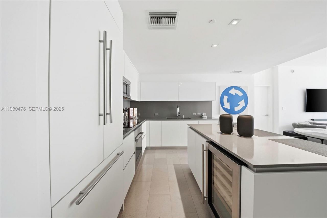 88 SW 7th St, Unit 1010, Miami, FL 33130 Photo