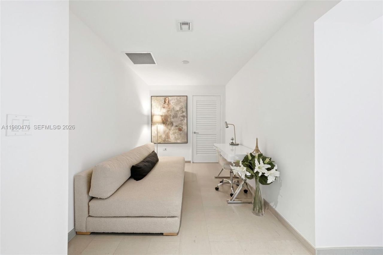 88 SW 7th St, Unit 1010, Miami, FL 33130 Photo