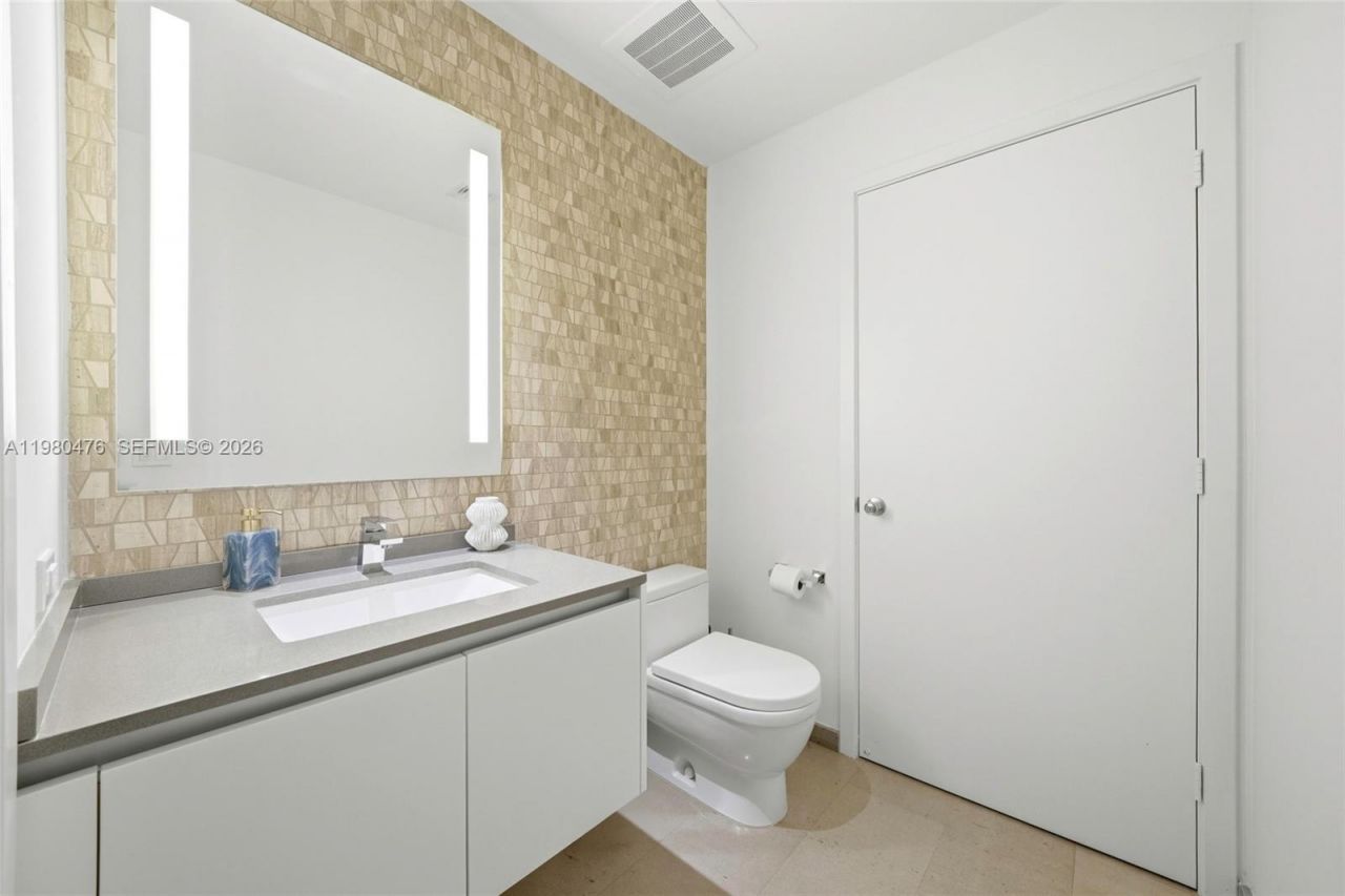 88 SW 7th St, Unit 1010, Miami, FL 33130 Photo