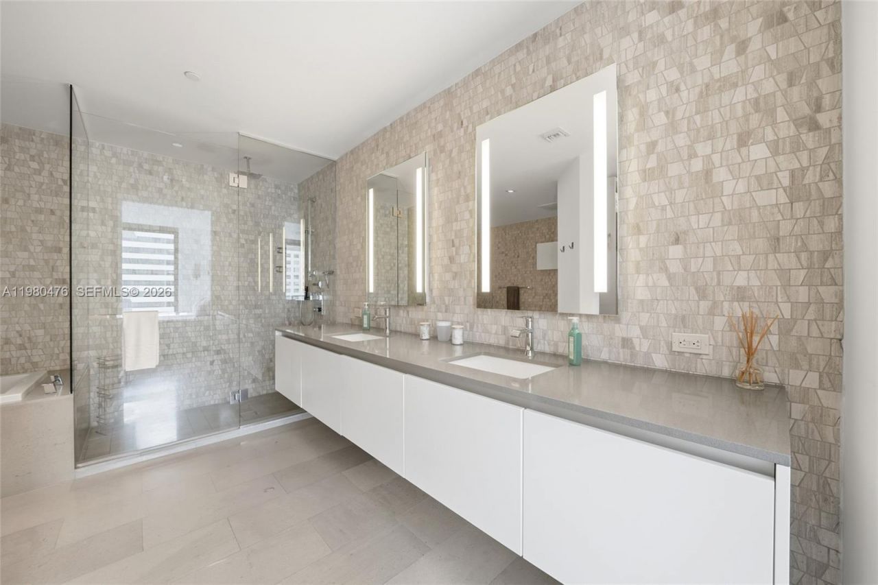 88 SW 7th St, Unit 1010, Miami, FL 33130 Photo