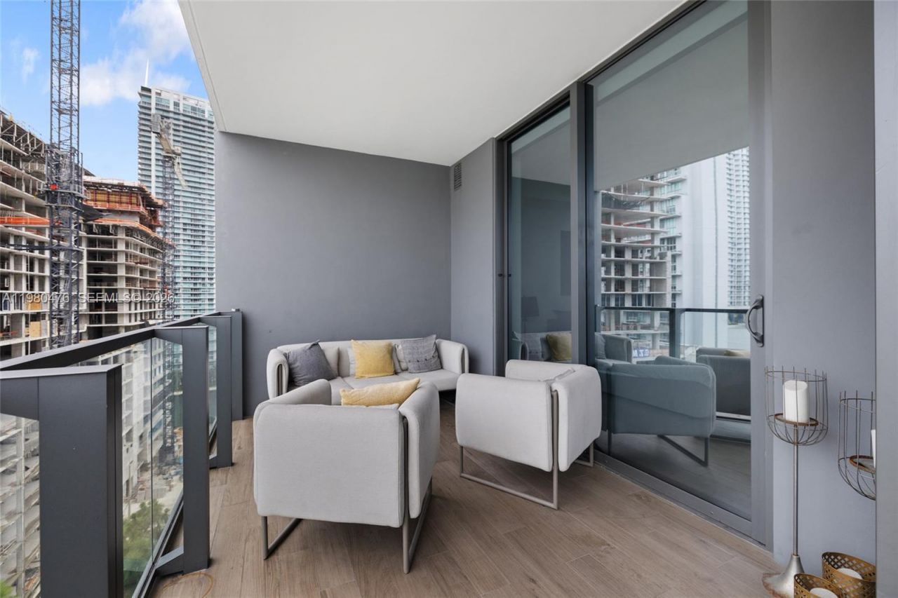 88 SW 7th St , Unit 1010, Miami, FL 33130 Photo