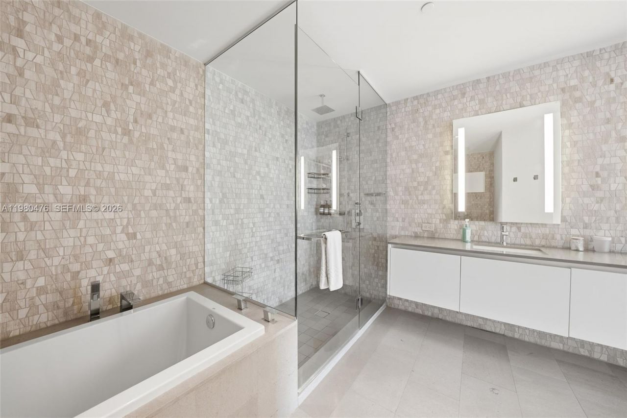 88 SW 7th St, Unit 1010, Miami, FL 33130 Photo