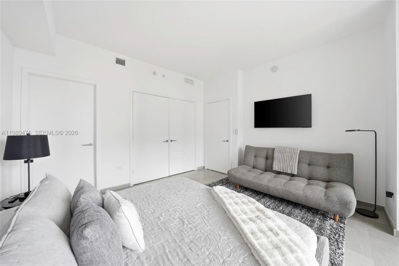 88 SW 7th St, Unit 1010, Miami, FL 33130 Photo