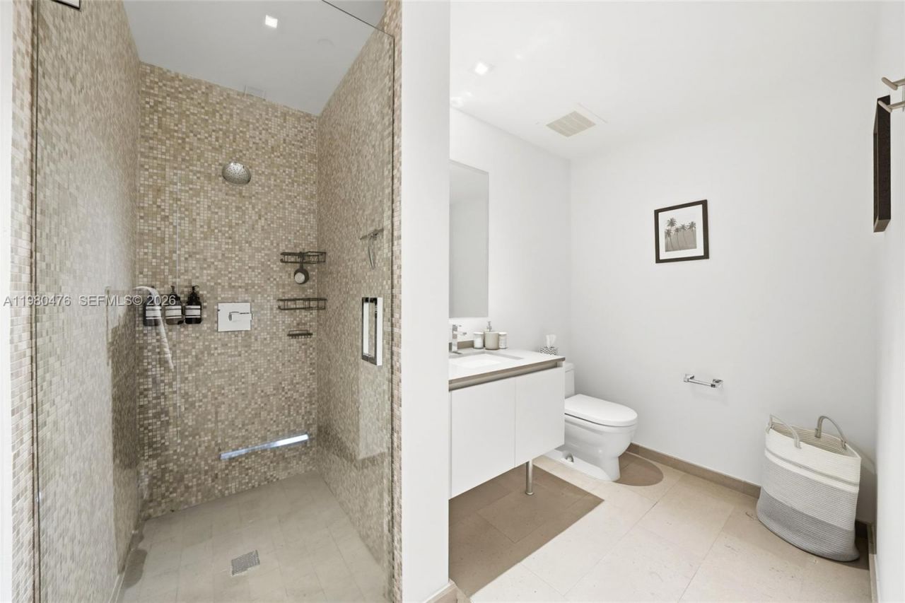 88 SW 7th St, Unit 1010, Miami, FL 33130 Photo